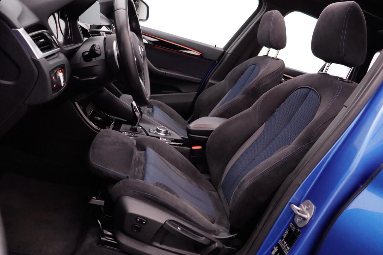BMW X1 20iA M-SPORT Edition PANO | HEAD UP | CAMERA | ALCANTARA | STOELVERW | NAVI | DAB | ELEK KLEP | LMV 18''