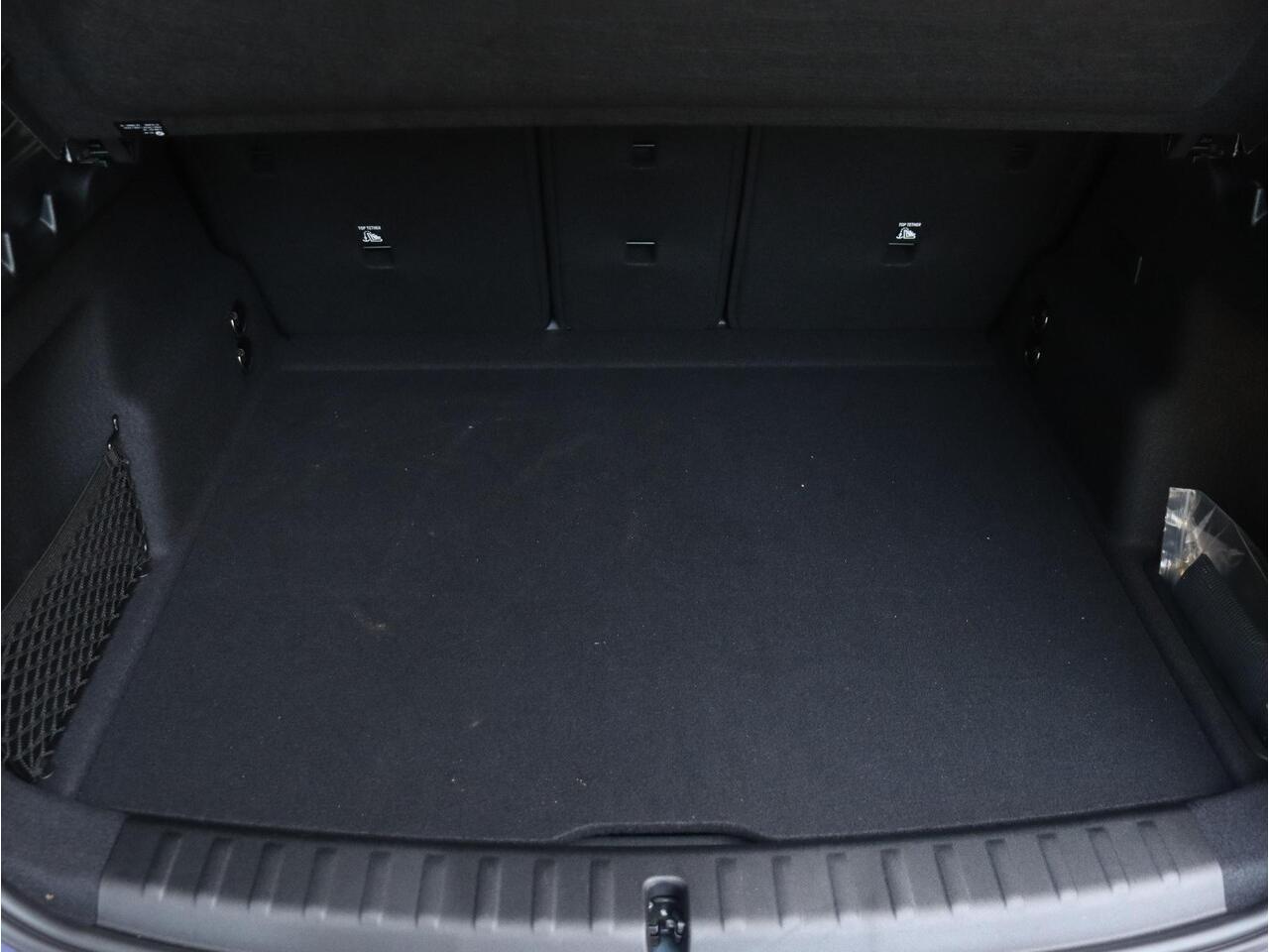 BMW X1 xDrive25e | M Sportpakket Pro | Individual Lak | Panodak | Head-Up | Trekhaak | Driving Assistant Plus | Elektr. Stoelen | Harman Kardon | Parking Assistant Plus | 19'' LMV