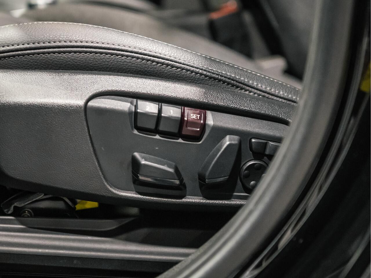 BMW X1 xDrive25e High Executive M-Sport | Panorama | HUD | El. stoelen | Camera | Stuurverwarming