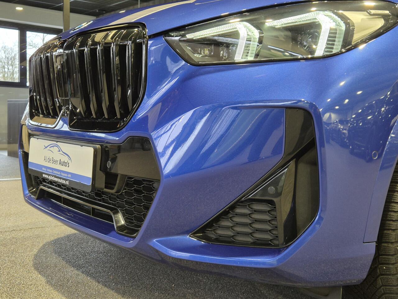 BMW X1 xDrive25e High Executive M-Sport | Panorama | HUD | 360 Camera | Stoelverwarming | Carplay/Android