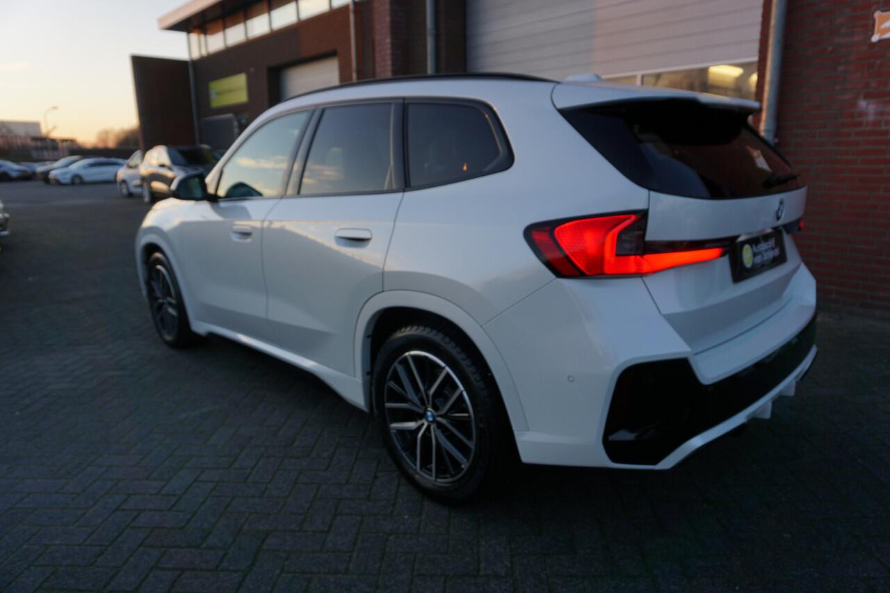 BMW X1 23I 204PK M-SPORT SUPER NETTE STAAT VOLLEDIG DEALER ONDERHOUDEN ELECTR.TREKHAAK 360CAMERA ZWARTE HEMEL VOL LEDER STOELVERWARMING CRUISE CLIMA KEYLESS ELECTR.KLEP LMV FULL LED ENZ...