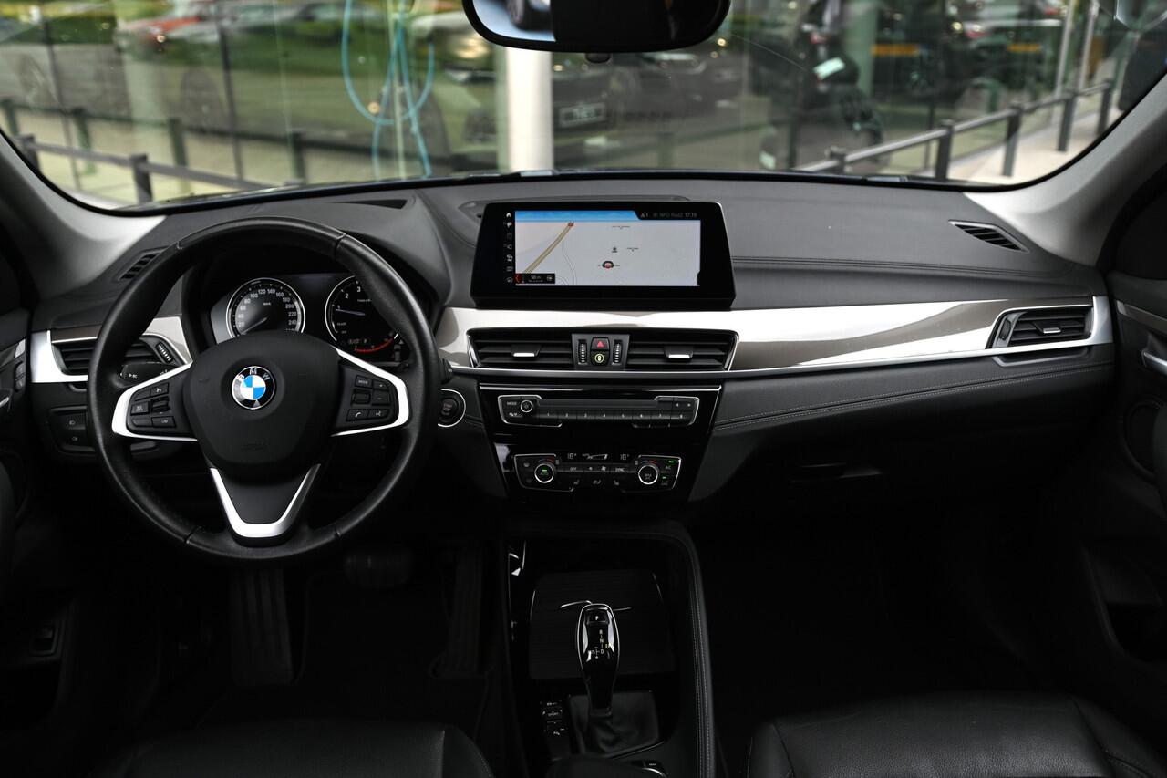 BMW X1 sDrive20i High Executive xLine Automaat / LED / Head-Up / Park Assistant / Stoelverwarming / Cruise Control / Navigatie Plus