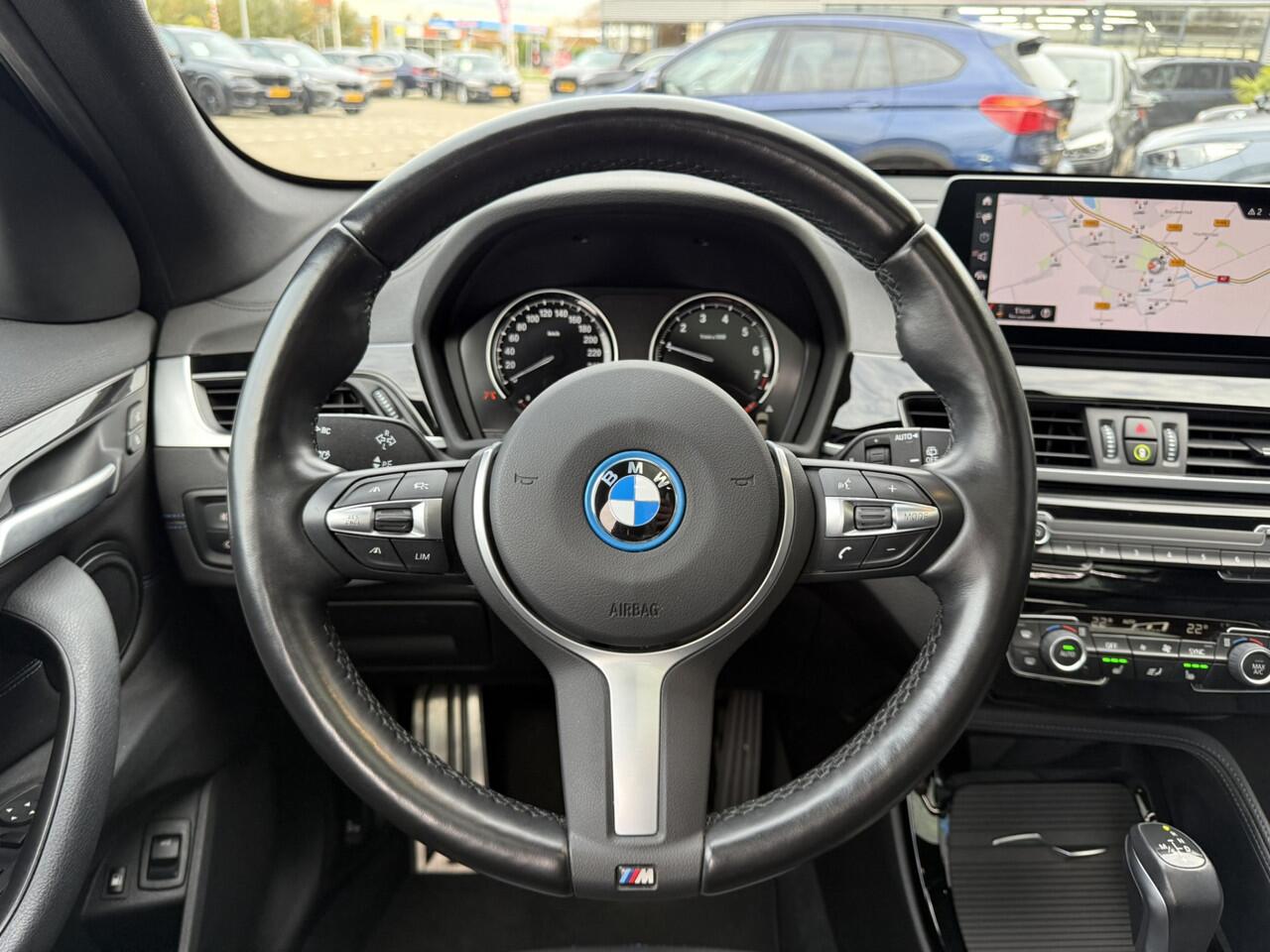 BMW X1 xDrive25e High Executive M Sport LED Head-Up Display Panoramadak Trekhaak Elek. Stoelverstelling 19 Inch Achteruitrijcamera Stuurverwarming ACC BTW Vol!!!!