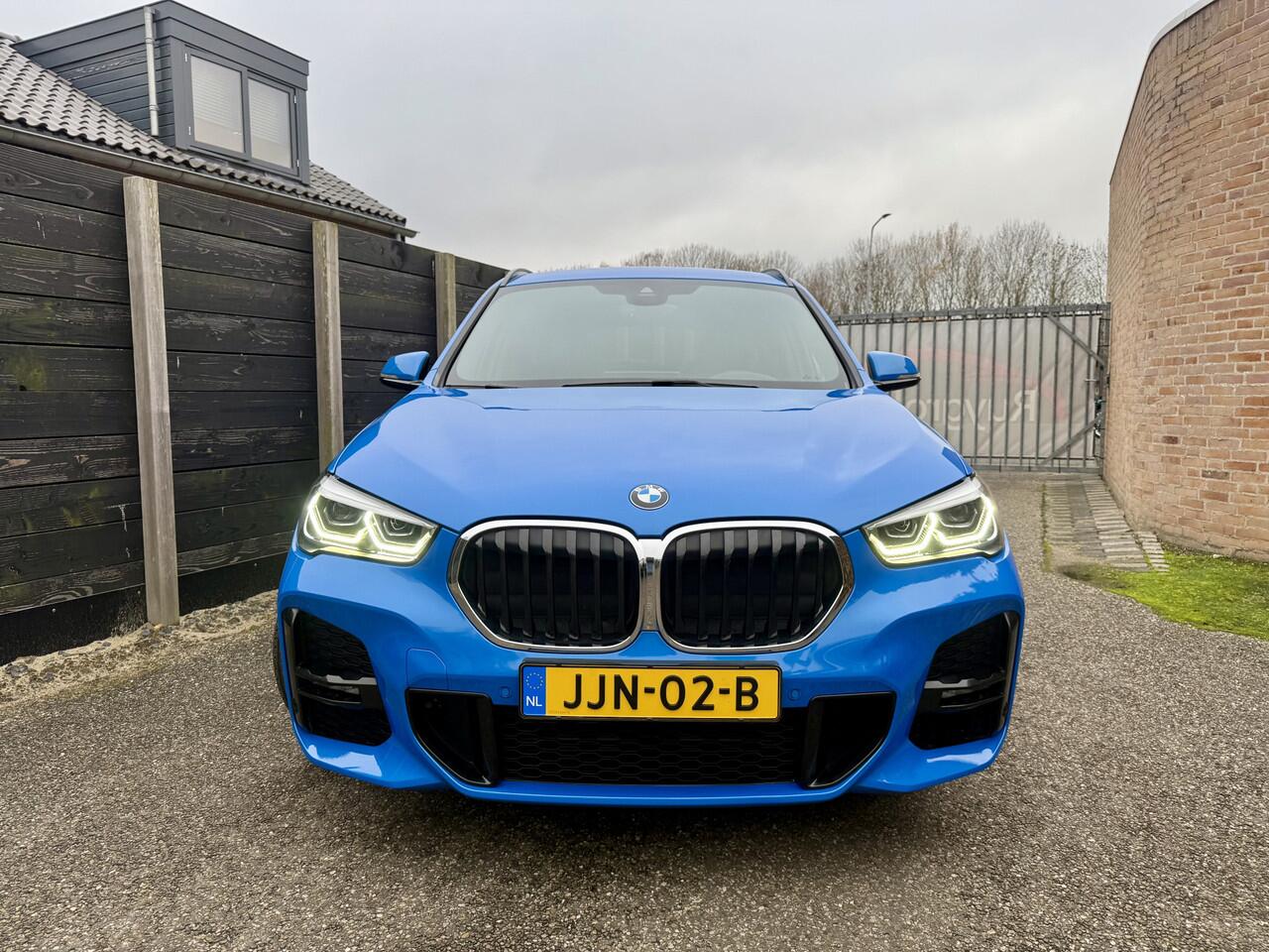 BMW X1 sDrive18i High Executive M-sport, vol leder, head up disp.