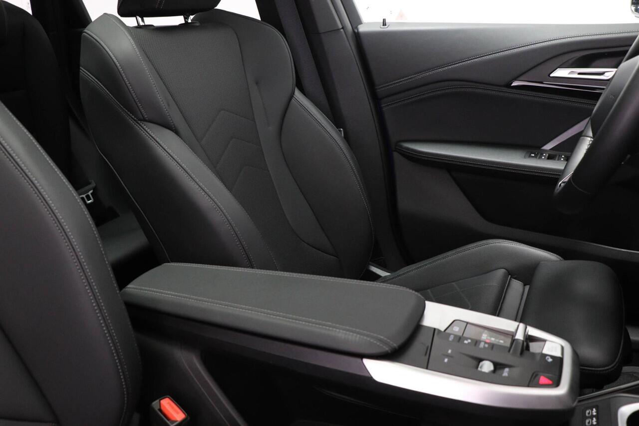 BMW X1 sDrive18i M-Sport | PANORAMADAK | HEAD UP | 360 CAMERA | TREKHAAK | PREMIUM / INNOVATION / TRAVEL | 20"