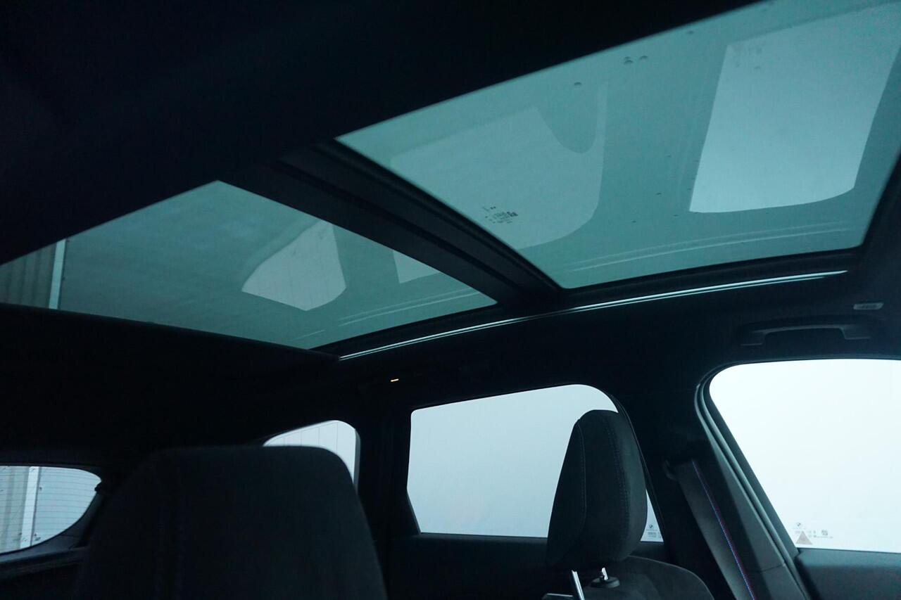 BMW X1 sDrive20i M Sportpakket Pro 19'' / Panoramadak / Elektrisch verstelbare stoelen / Harman Kardon / Trekhaak