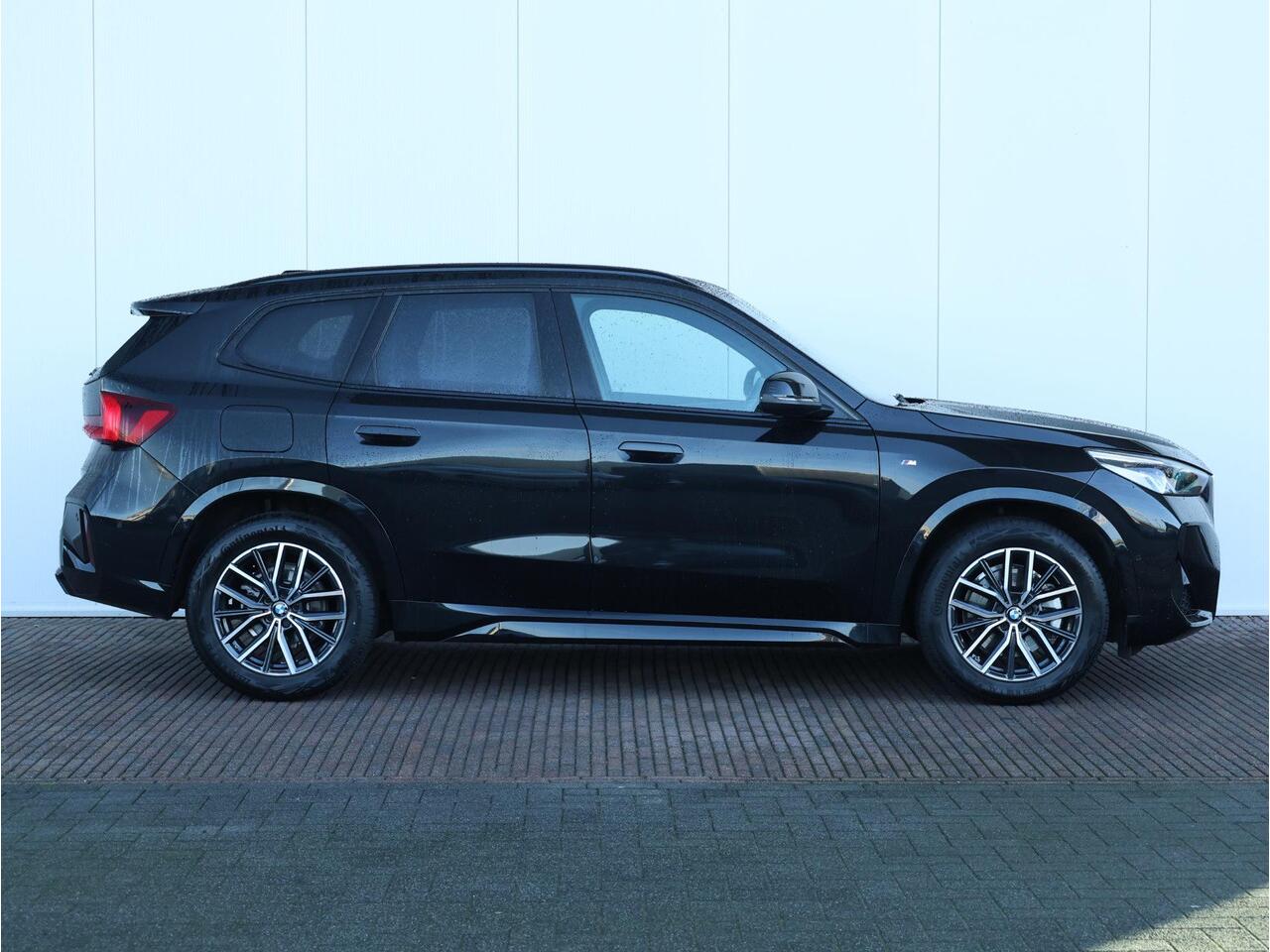 BMW X1 sDrive20i M Sportpakket/ Elektrische Trekhaak/ Sportstoelen/ Sportstoelen/ Getint Glas/ Achteruitrijcamera