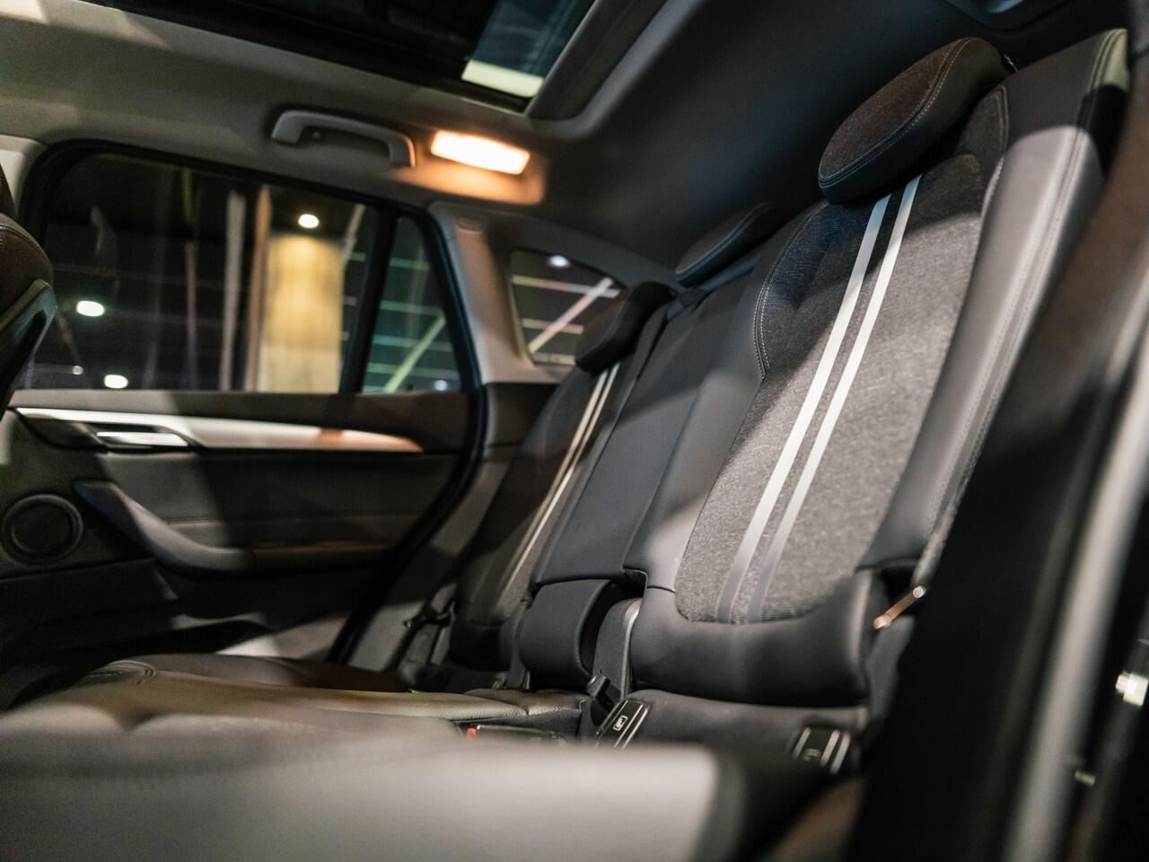 BMW X1 xDrive25e High Executive Sportline | Panorama | Camera | HUD | 4x4 | Stoelverwarming