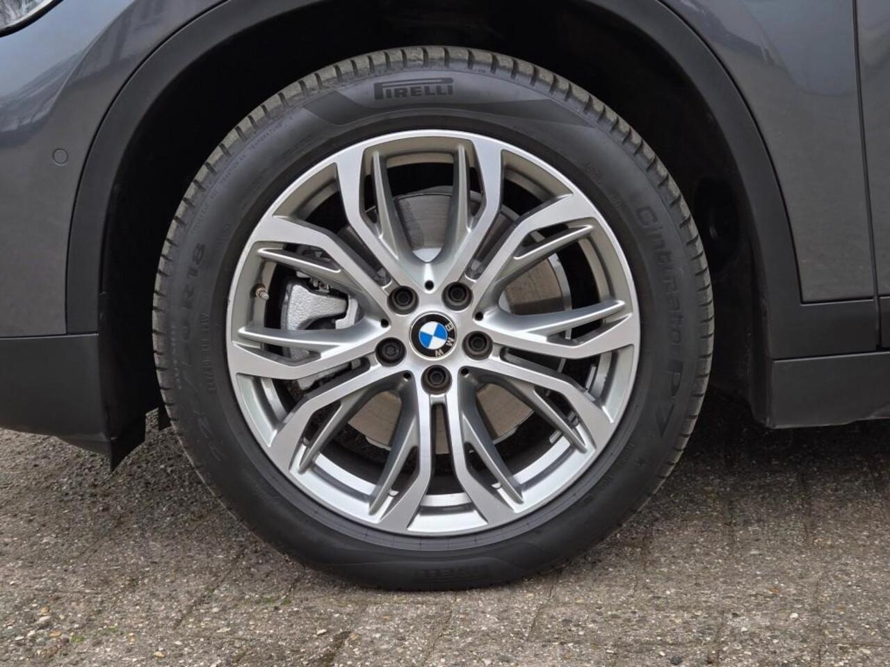 BMW X1 XDRIVE25E SPORT LINE | SPORTSTOELEN | PANORAMA | CAMERA | KEYLESS |