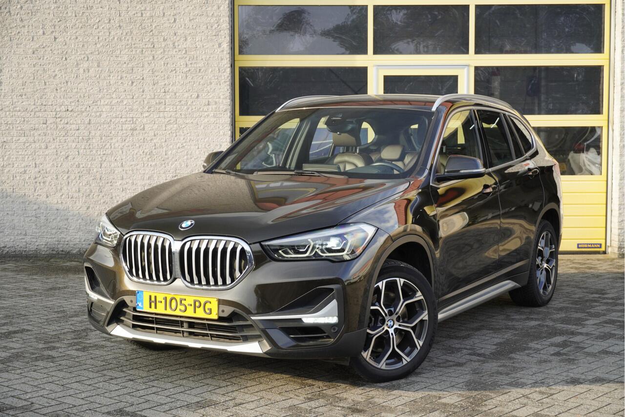 BMW X1 sDrive20i 192PK! Automaat VDL Nedcar Edition Executive BJ2020 Lmv 18" | Led | Pdc | Navi | Sideskirts | Head-Up display | Elek. achterklep | Climate control | Cruise control | Lederen bekleding | Verwarmde voorstoelen | Zwarte hemel | Getint glas