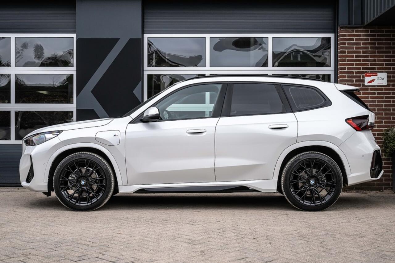 BMW X1 25e xDrive M Sport | Shadow | Driving Ass. Plus | Camera | Adapt. Led | Stoelverwarming | 20' Inch |