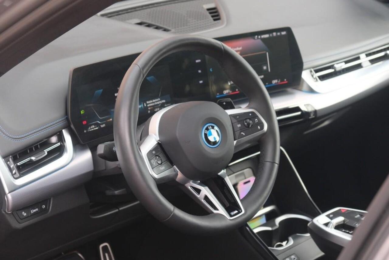 BMW X1 xDrive25e 245pk Aut. M Sport | Navi | Climate | Keyless | Camera | Alcatara | Elektrische Achterklep | Stoelverwarming | PDC