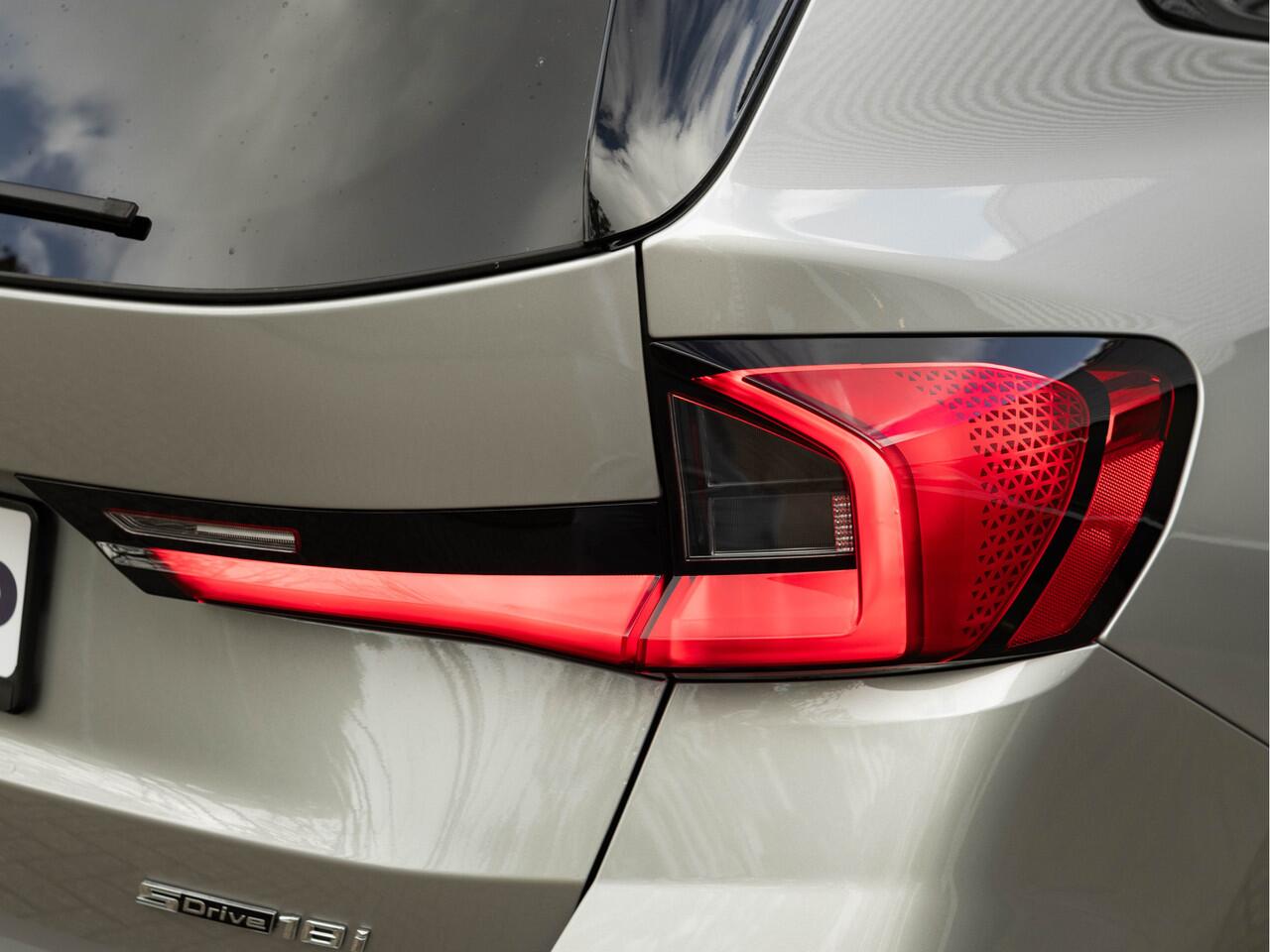 BMW X1 sDrive18i M-Sport Pro - Pano - Trekhaak - Driving Ass Plus - Harman Kardon