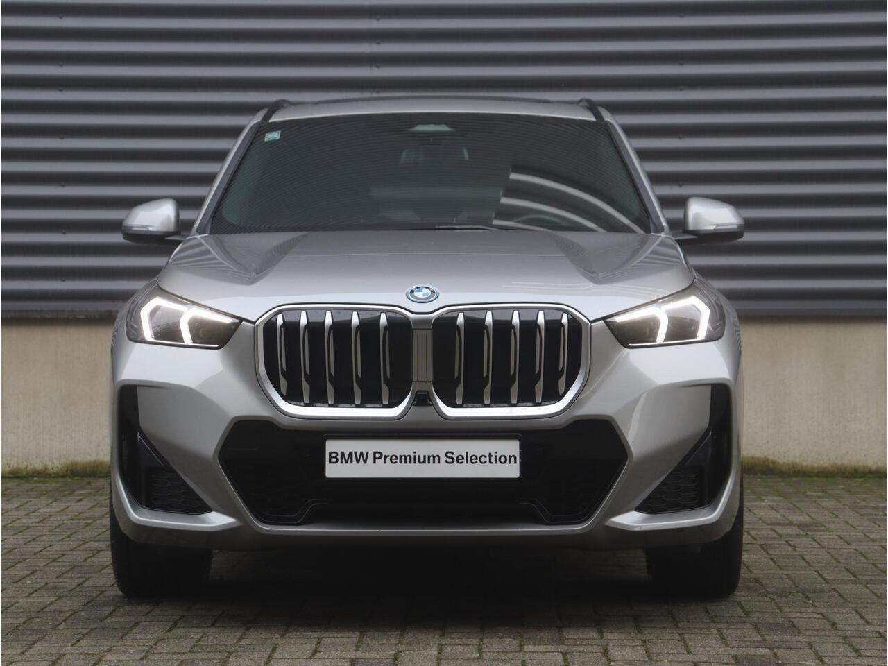 BMW X1 xDrive30e | M Sportpakket | Panodak | Head-Up | Driving Assistant Plus | Comfort acces| Parking Assistant Plus | 20'' LMV