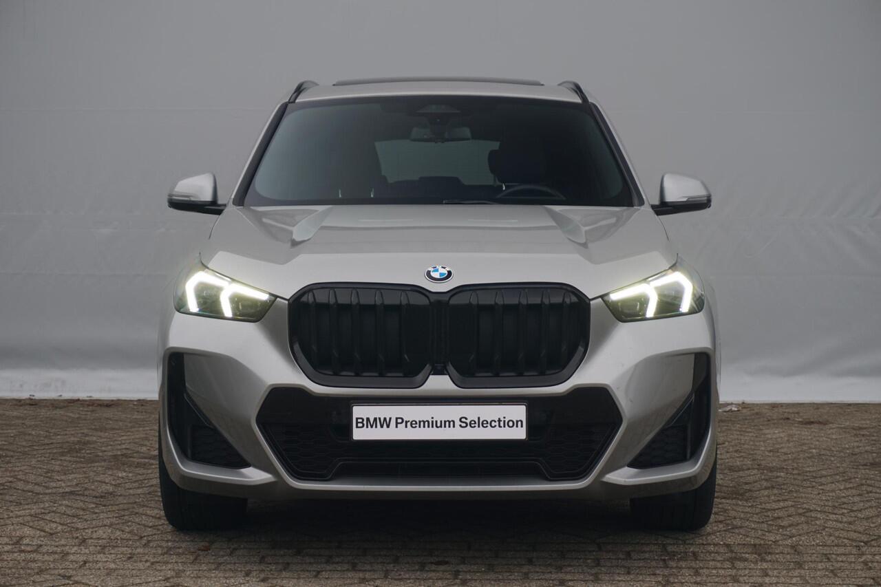 BMW X1 sDrive20i M Sportpakket Pro 19'' / Panoramadak / Head-Up Display / Harman Kardon / Driving Assistant Plus | Ekris Selection