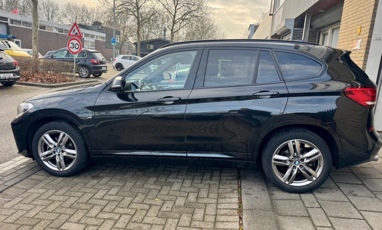 BMW X1 sDrive18i High Executive M-PAKKET LEER ACC LANEASSIST TOP STAAT