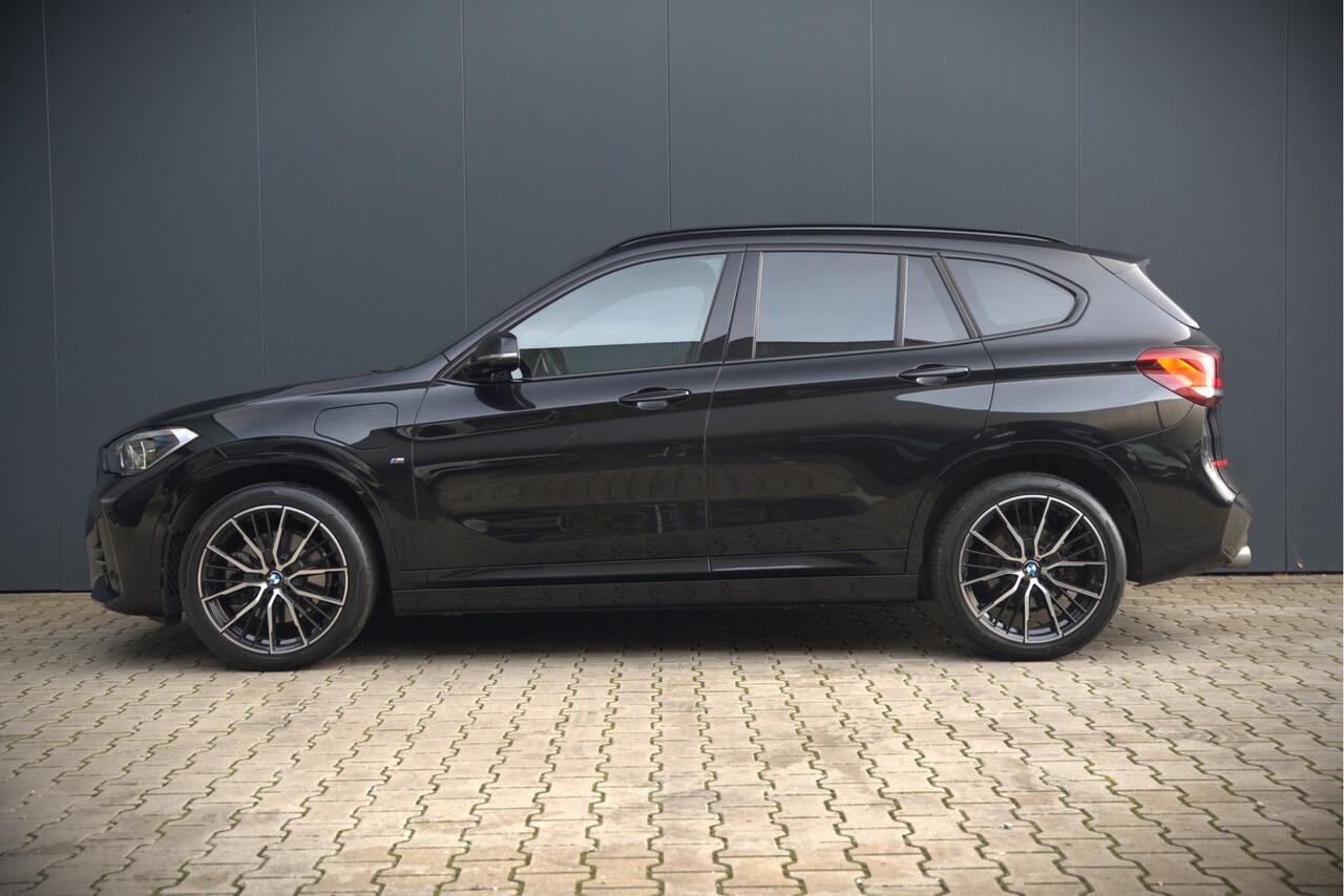 BMW X1 xDrive25e Executive M Sport | Stoelverwarming | Trekhaak | Parkeersensoren | Navigatie | Keyless | Cruise Control | LED | Climate Control | DAB | BTW |