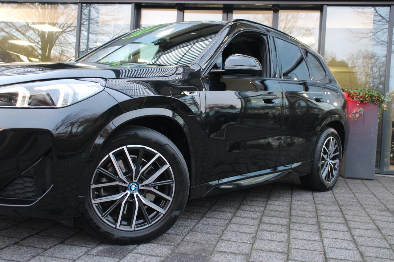 BMW X1 xDrive30e M Sportpakket Shadowline Navi/Camera/Keyless/Memory/Sfeerverlichting/Panoramadak/Led/Leder/19Inch