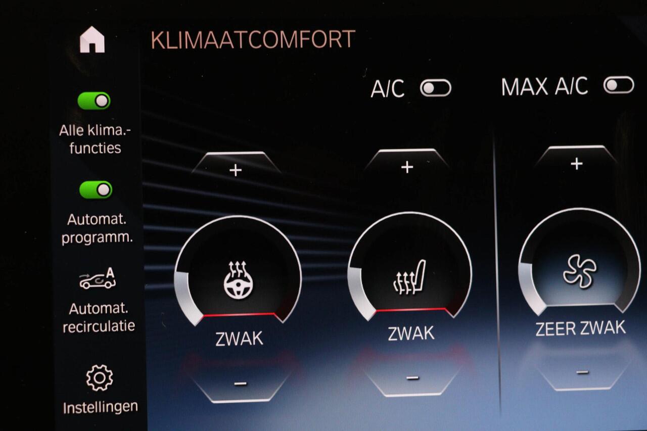 BMW X1 sDrive18i M-Sport | PANORAMADAK | HEAD UP | 360 CAMERA | TREKHAAK | PREMIUM / INNOVATION / TRAVEL | 20"