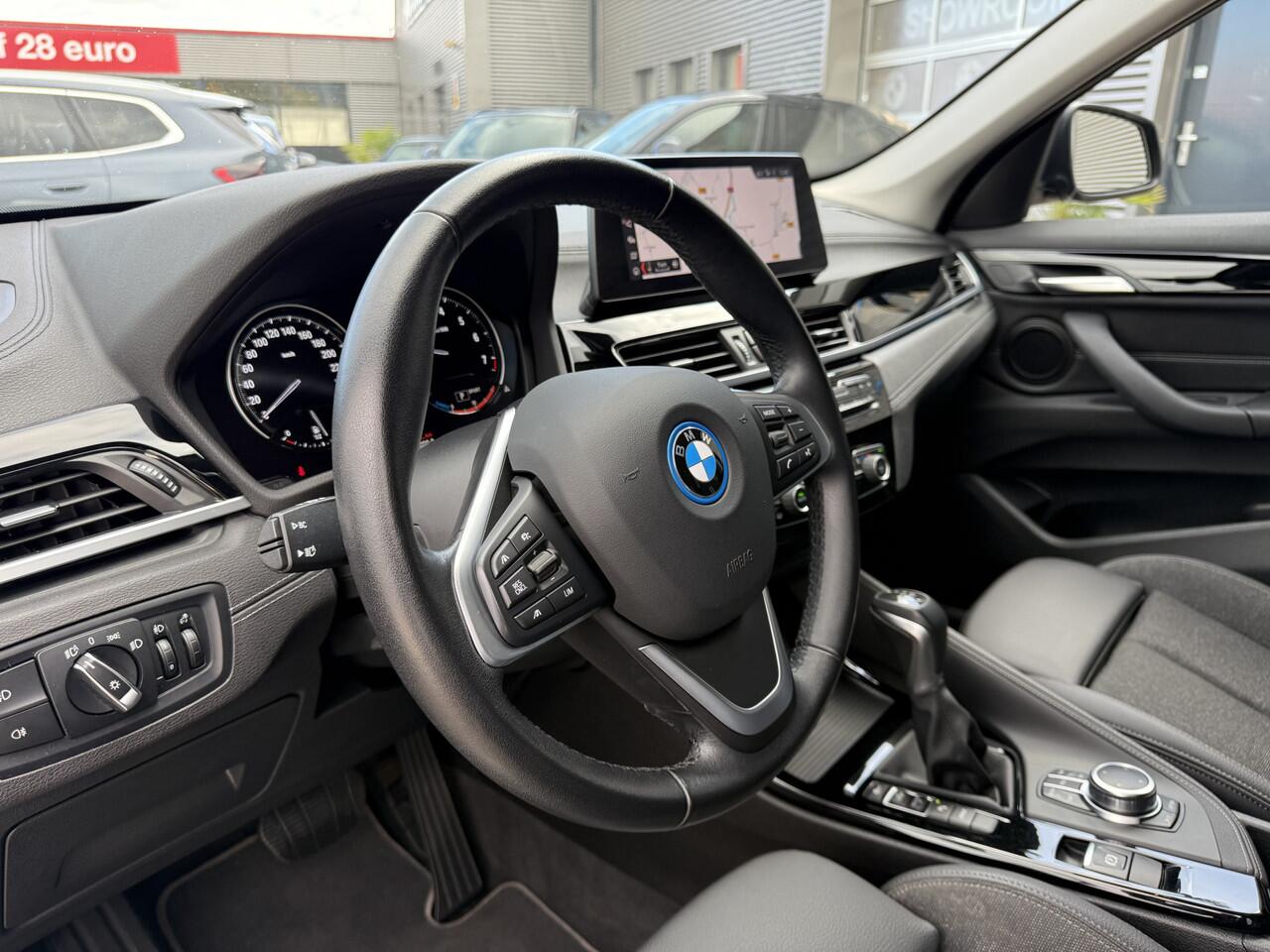 BMW X1 xDrive25e High Executive Sport Line Head-Up Display LED Elek Stoelverstelling Navi Plus PDC 18 Inch