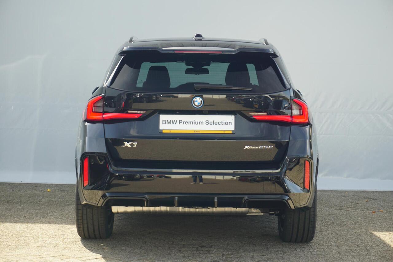 BMW X1 xDrive25e M Sportpakket 19'' / Comfort Acces / Trekhaak / Stuurwielrand verwarmd