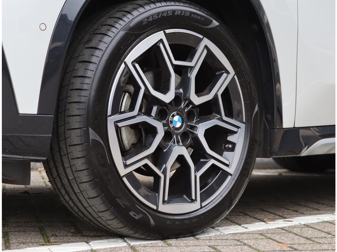 BMW X1 sDrive18i | Leder | Trekhaak | Parkeercamera | Keyless | Org. NL