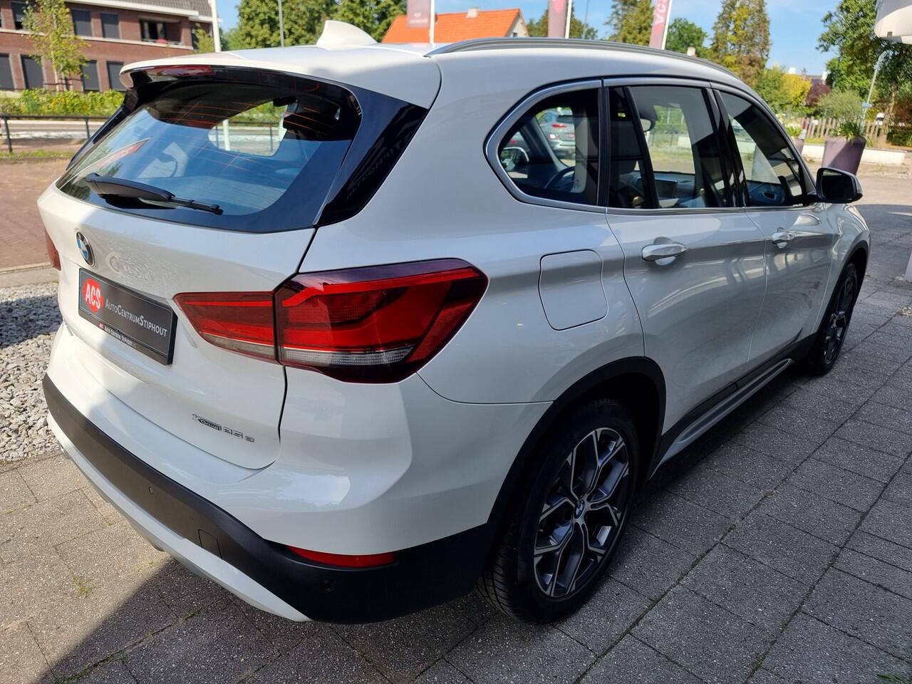 BMW X1 xDrive25e X Line | Panorama | Leder | Widescreen | Zeer nette staat! | Incl. BTW