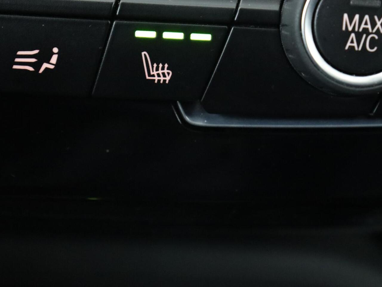 BMW X1 Xdrive25e Edrive Edition | Panoramadak | Stoelverwarming | Full LED | Navigatie | Climate control | Parkeerhulp | Cruise control | PHEV | Plug In