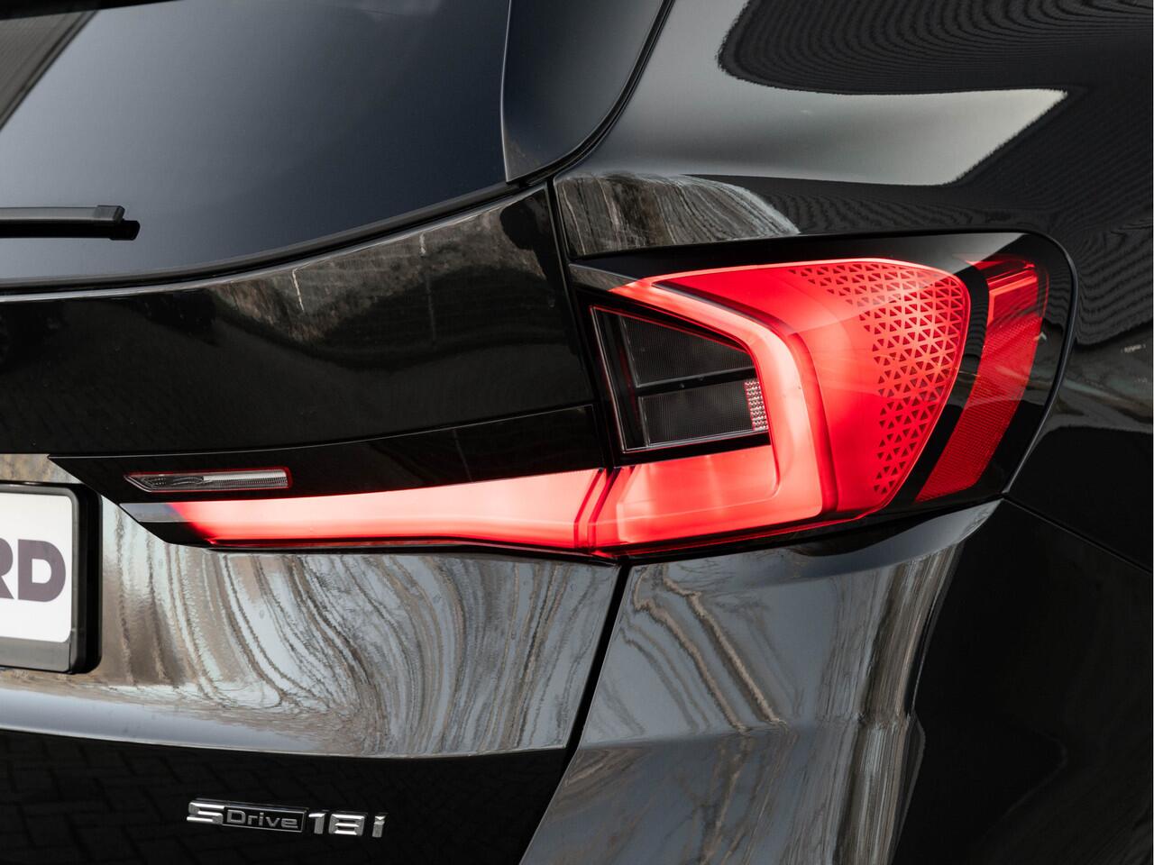 BMW X1 sDrive18i M-Sport Pro - Pano - Driving Ass Plus - Trekhaak - Harman Kardon