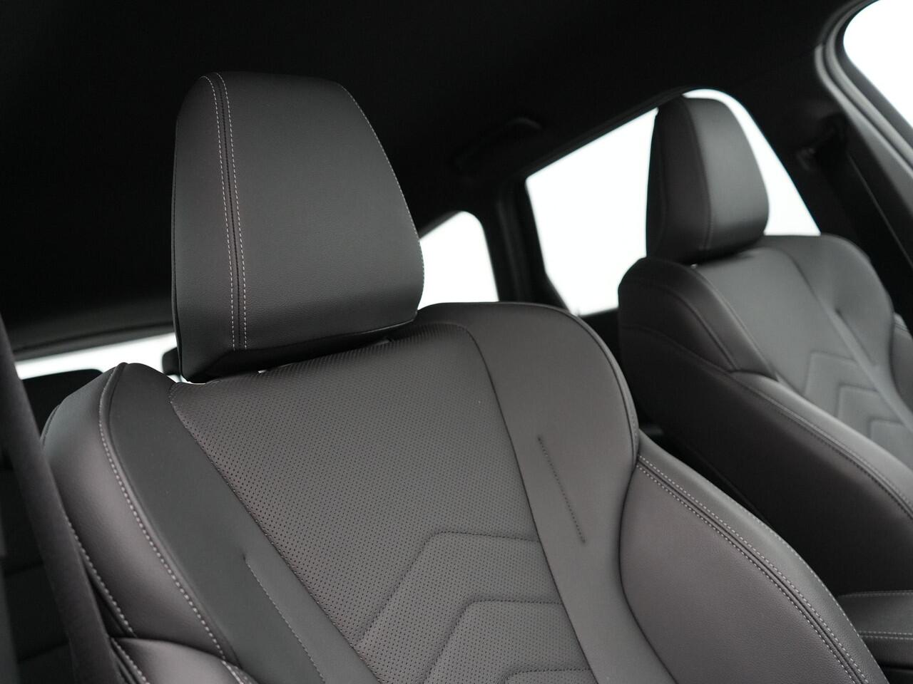 BMW X1 xDrive30e M-Sport Plug In Hybrid 326pk Dealer O.H PHEV | Adaptive Cruise | 360 Camera | Head Up | Adaptive Onderstel | Lederen Sportstoelen Massage & Memory | Harman Kardon | Widescreen Navi | Keyless | Sfeerverlichting |