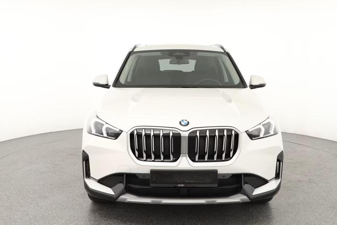 BMW X1 sDrive18iA xLine ** ADAPT. LED, LEDER, PANORAMA, TREKH, ADAPT. CRUISE, ACT. SPORTST ** 1e EIG - Ex BMW-AG - UNFALLFREI ** ** INFORMEER OOK NAAR ONZE AANTREKKELIJKE FINANCIAL-LEASE TARIEVEN **