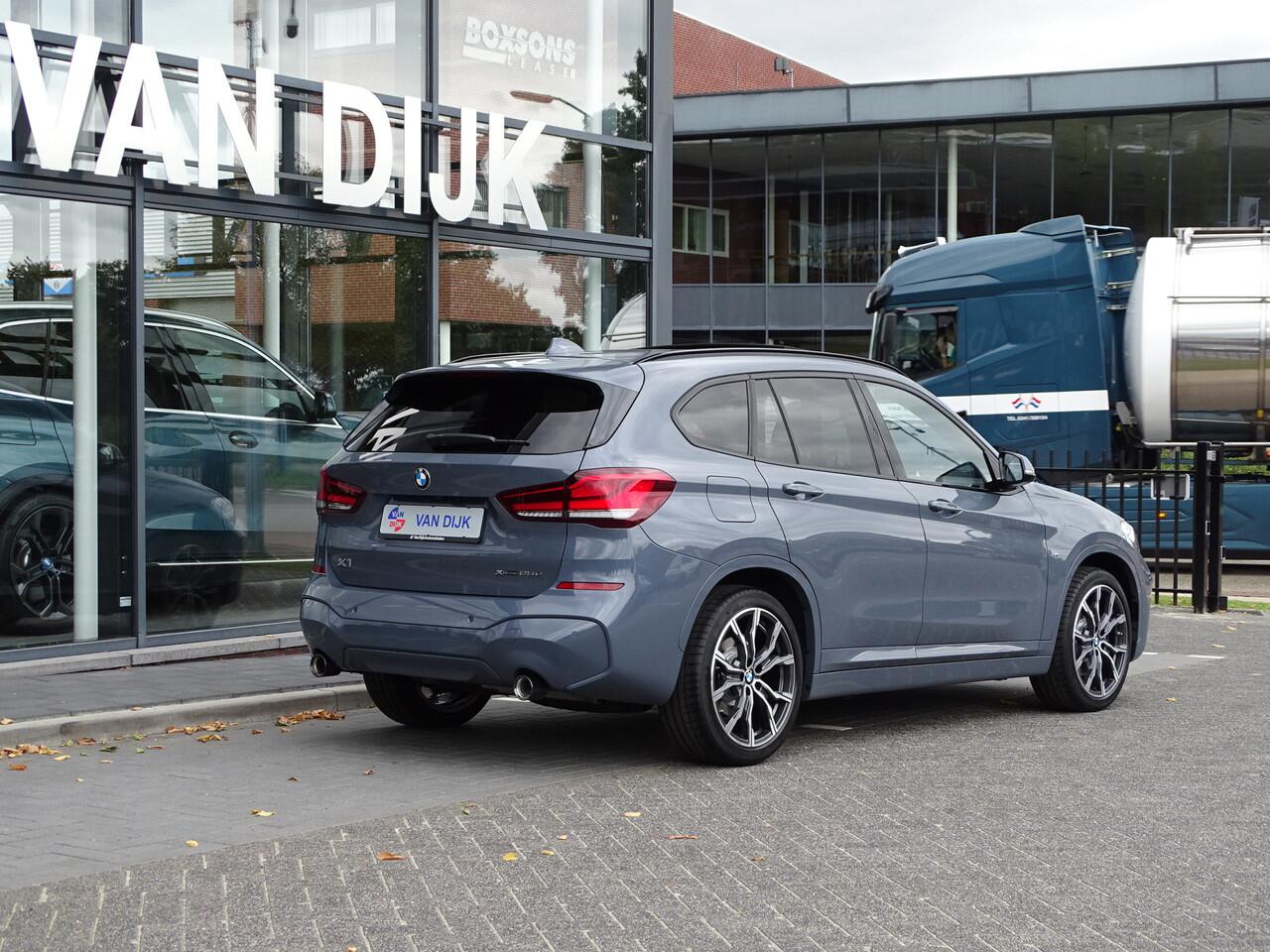 BMW X1 xDrive25e M Sportpakket Pano.dak Head-Up Display Harman-Kardon LED Camera Navi-Plus Apple Carplay Park.Ass. Driv.Ass. 19''LM Velgen