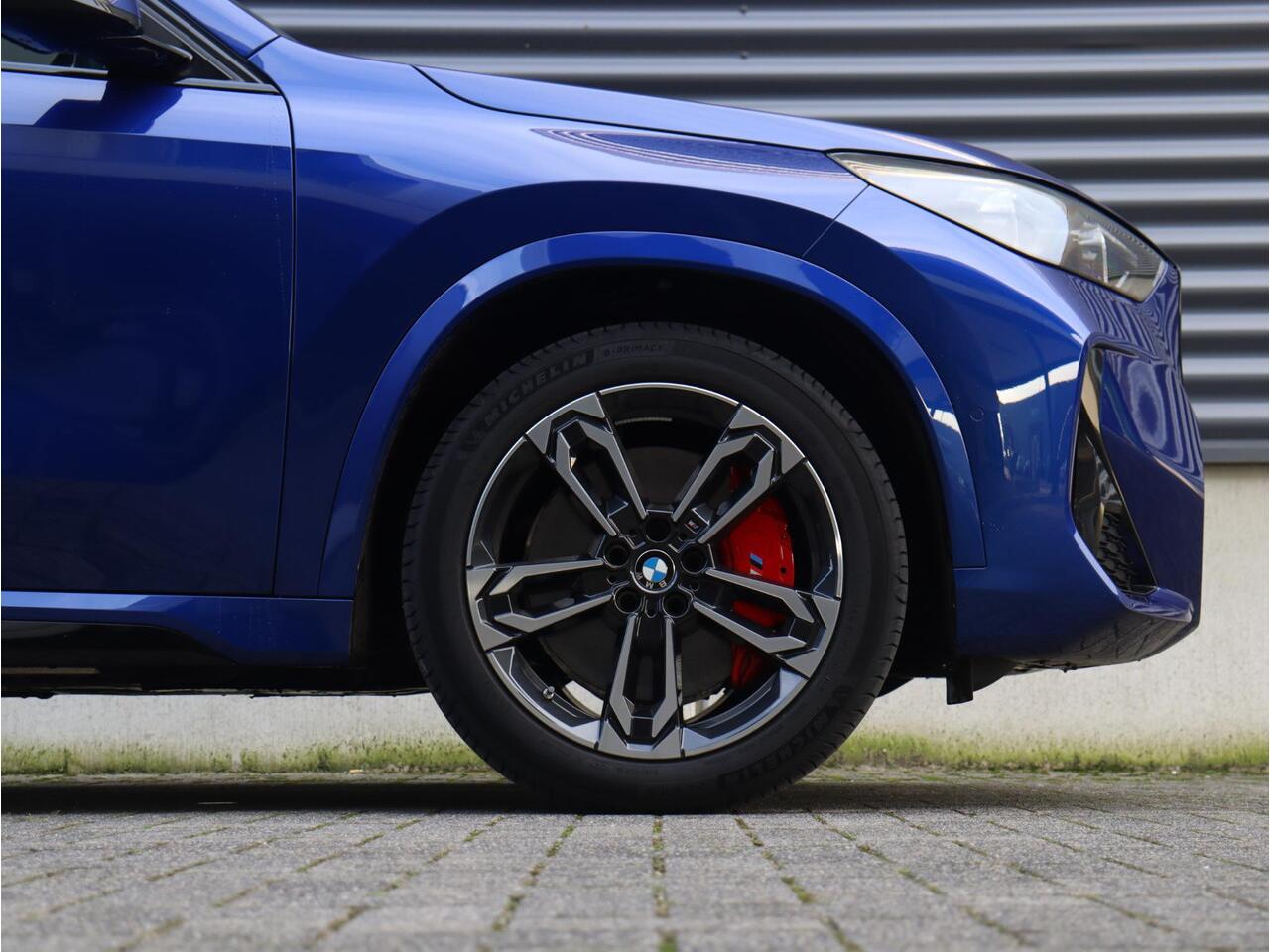 BMW X1 xDrive25e | M Sportpakket Pro | Individual Lak | Panodak | Head-Up | Trekhaak | Driving Assistant Plus | Elektr. Stoelen | Harman Kardon | Parking Assistant Plus | 19'' LMV