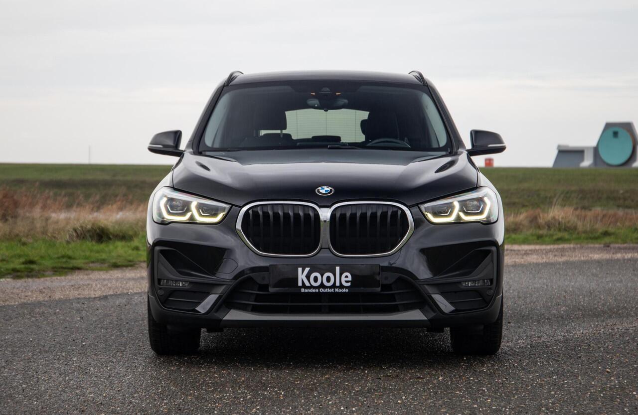BMW X1 xDrive25e Executive CAMERA / CARPLAY / AUTOMAAT / LEDER / LED / CRUISE CONTROLE / STOELVERWARMING