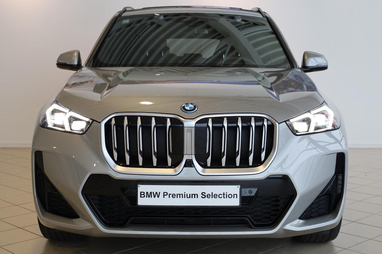 BMW X1 xDrive30e | M Sportpakket | Panorama Dak | Head-Up Display | Voorstoelen Verwarmd