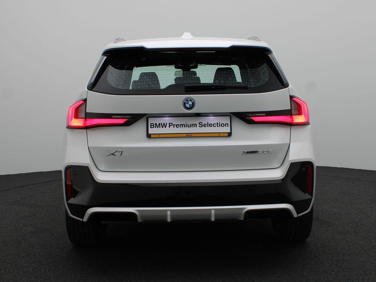 BMW X1 xDrive30e M Sportpakket | Premium Pack | Adaptief M Onderstel | Comfort Access | Trekhaak | Driving Assistant Plus | 18''