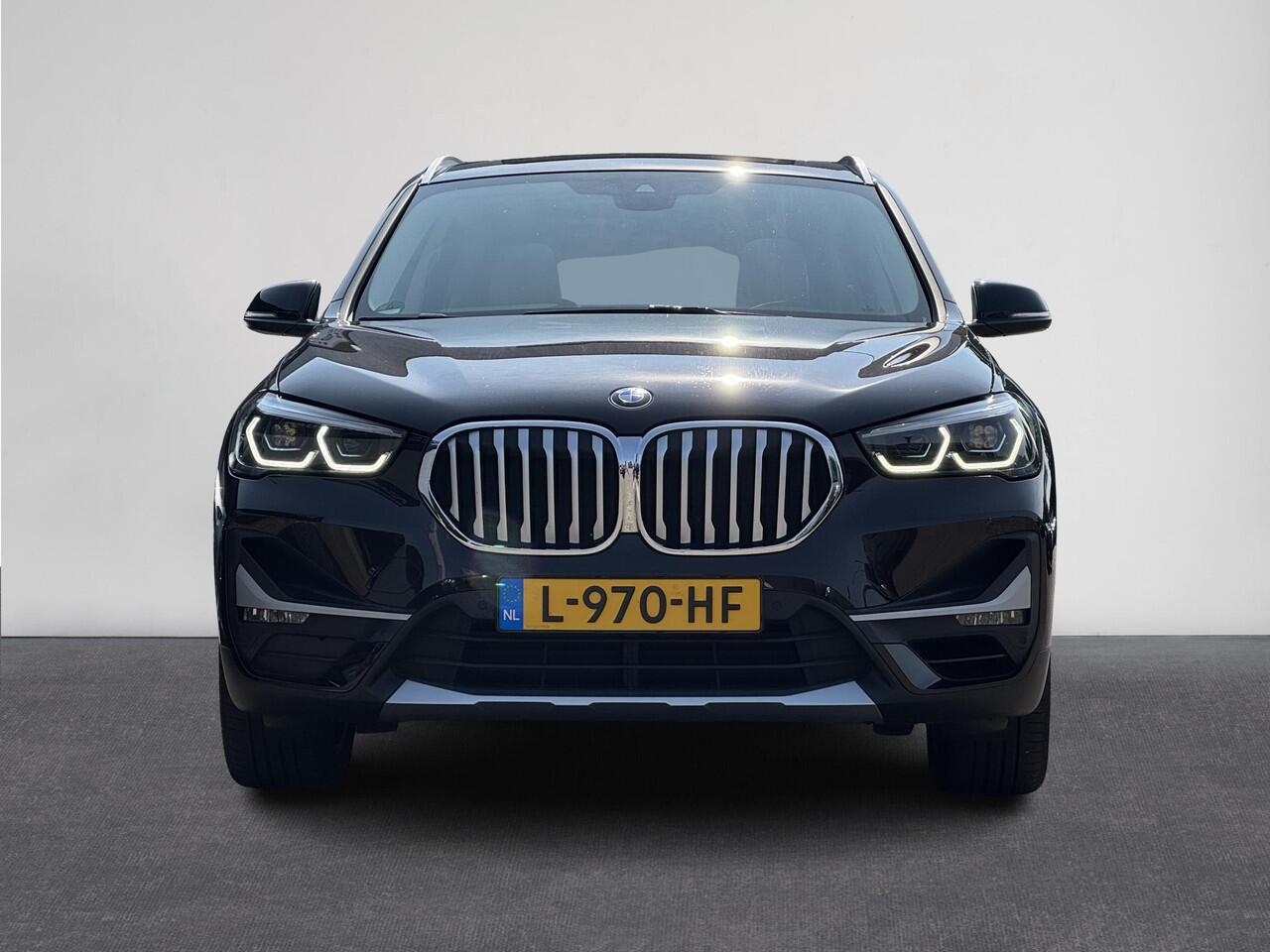 BMW X1 sDrive20i High Executive Edition Trekhaak | Pano | Navigatie | LED | Airco-Ecc | LM-Velgen |Stoelverwarming | Camera | ( Vestiging - Nieuwegein )
