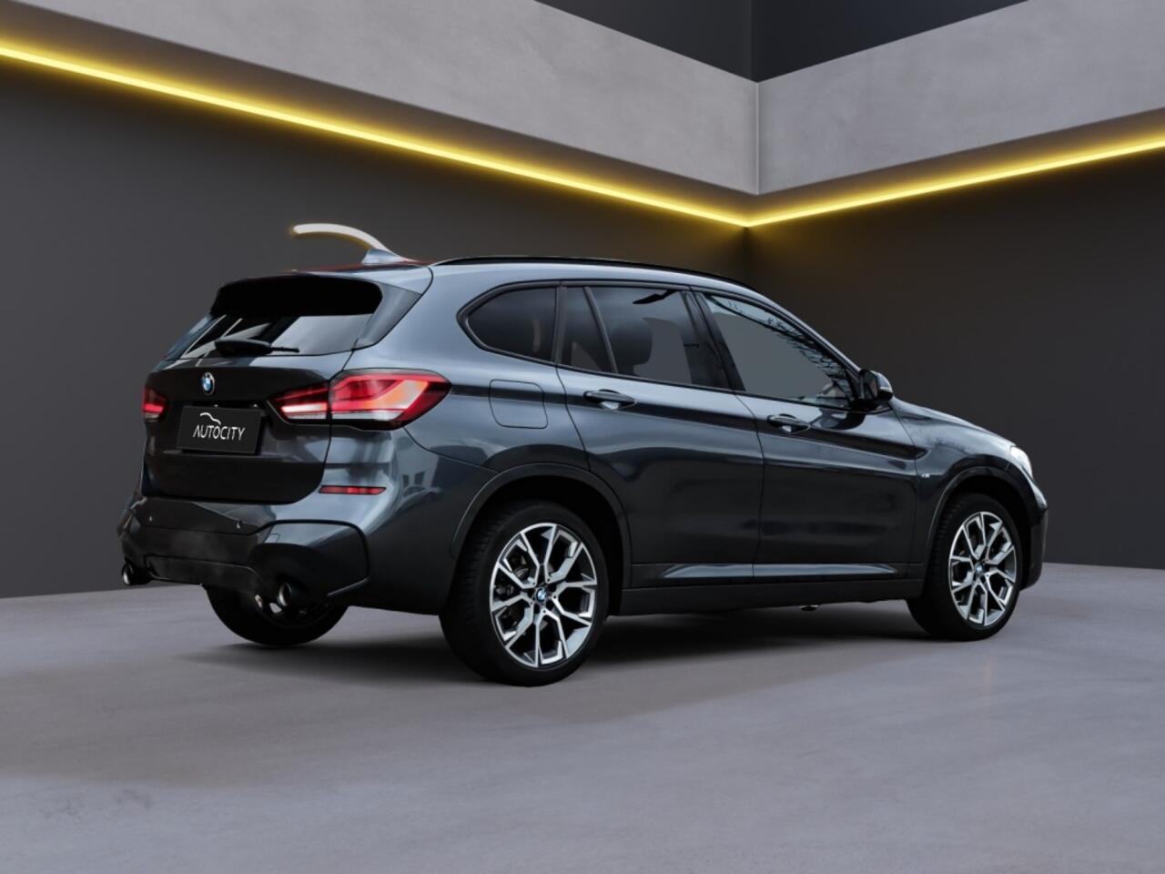 BMW X1 sDrive 20i M Sport Pano l Memory l Trekhaak l VOL OPTIES