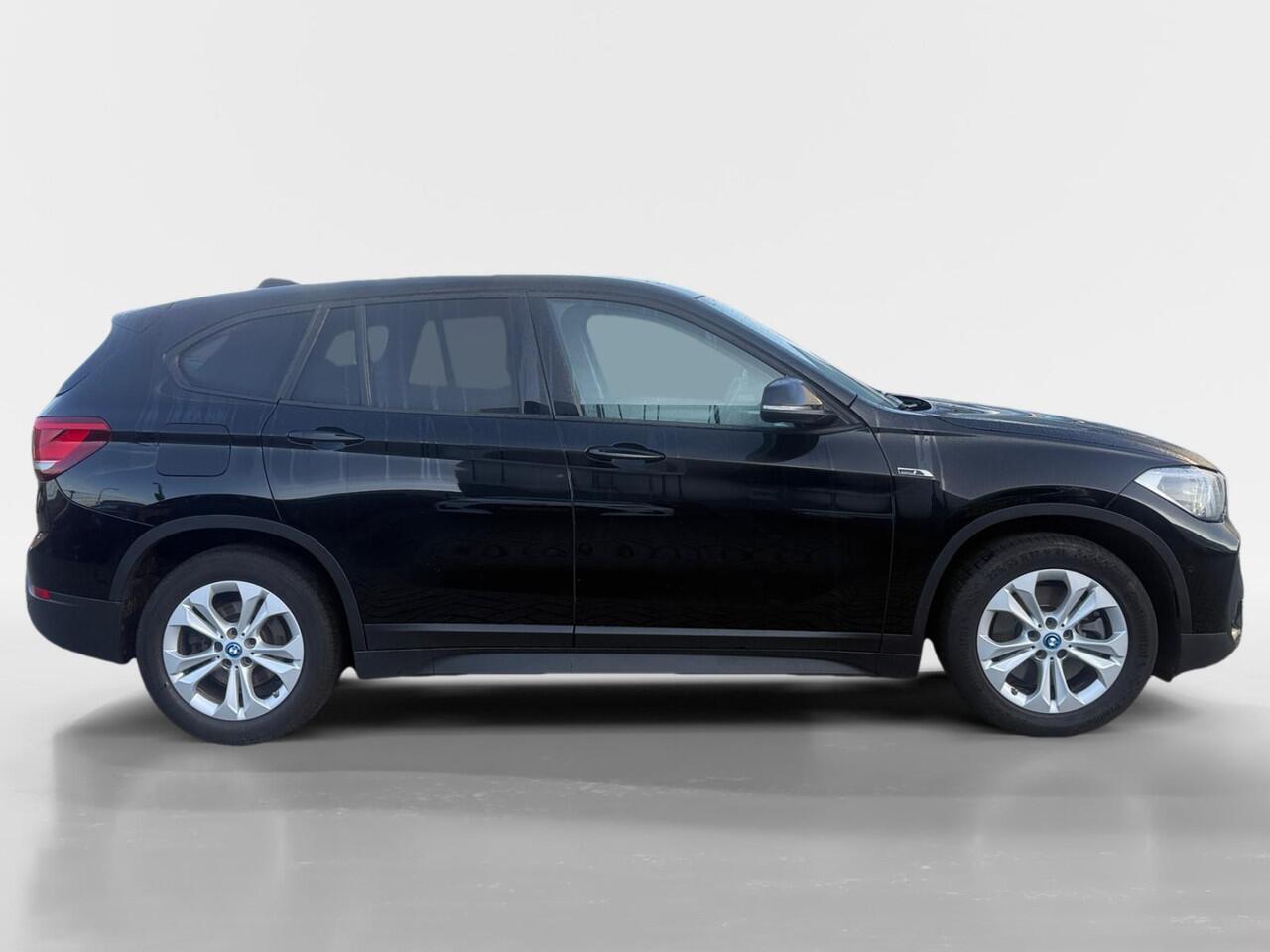 BMW X1 xDrive25e Executive | Automaat | Stoel Verwarming | Navigatie | Apple Carplay/Android Auto | Parkeersensoren | Cruise Control | DAB | Climate Control