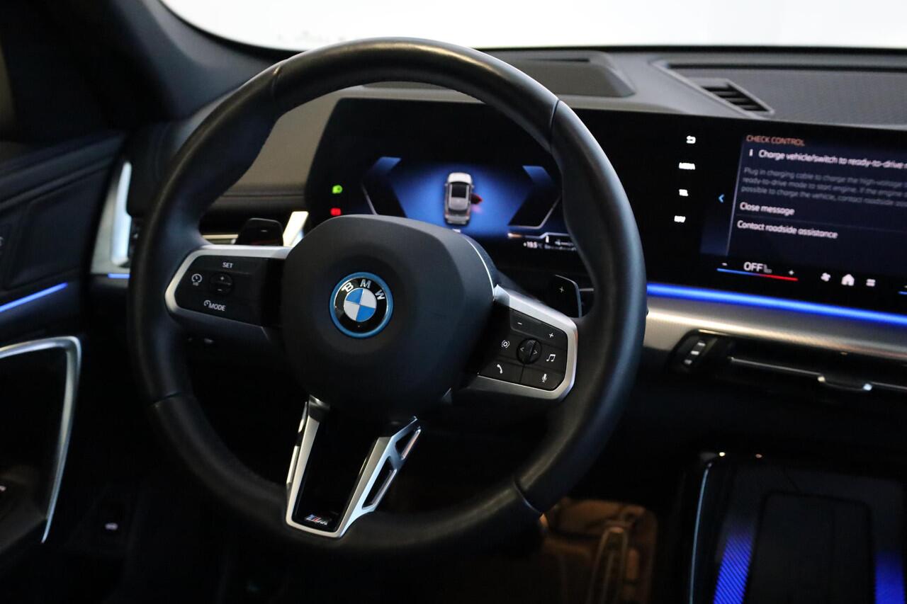 BMW X1 xDrive30e | M Sportpakket | Panorama Dak | Head-Up Display | Voorstoelen Verwarmd