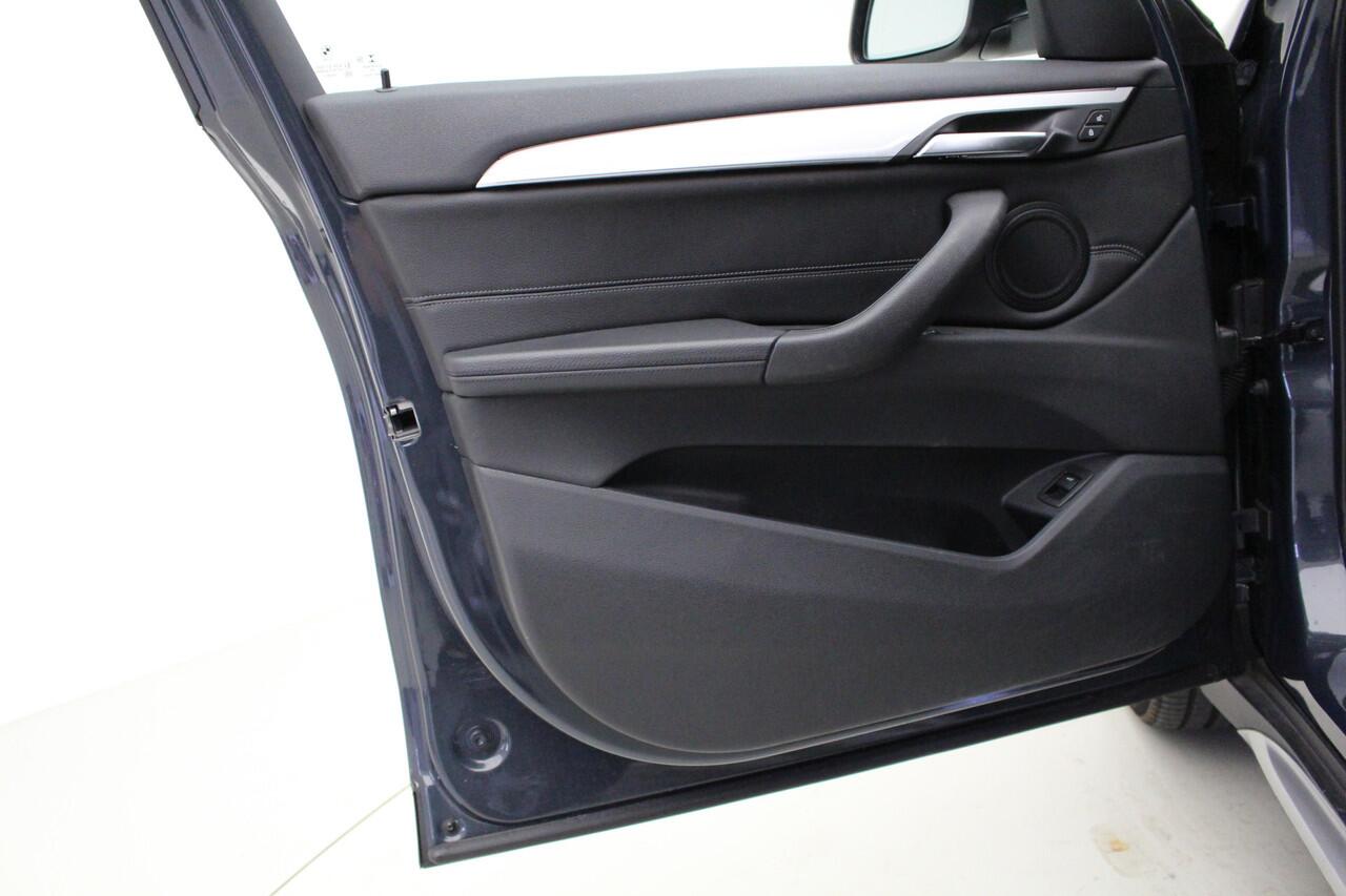 BMW X1 sDrive20i xLine | Panorama | 18" M-Sport | High Executive | Head-Up | Camera