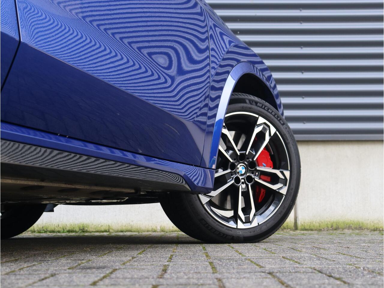 BMW X1 xDrive25e | M Sportpakket Pro | Individual Lak | Panodak | Head-Up | Trekhaak | Driving Assistant Plus | Elektr. Stoelen | Harman Kardon | Parking Assistant Plus | 19'' LMV