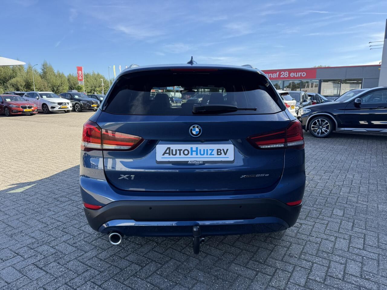 BMW X1 xDrive 25e Advantage Panoramadak Trekhaak LED Achteruitrijcamera Navi Pro HiFi-speakersysteem DAB