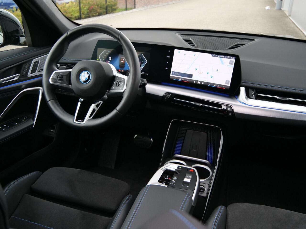 BMW X1 xDrive25e M Sport pakket Pro 245 Pk Automaat Schuifdak / Winterpakket / Harman Kardon