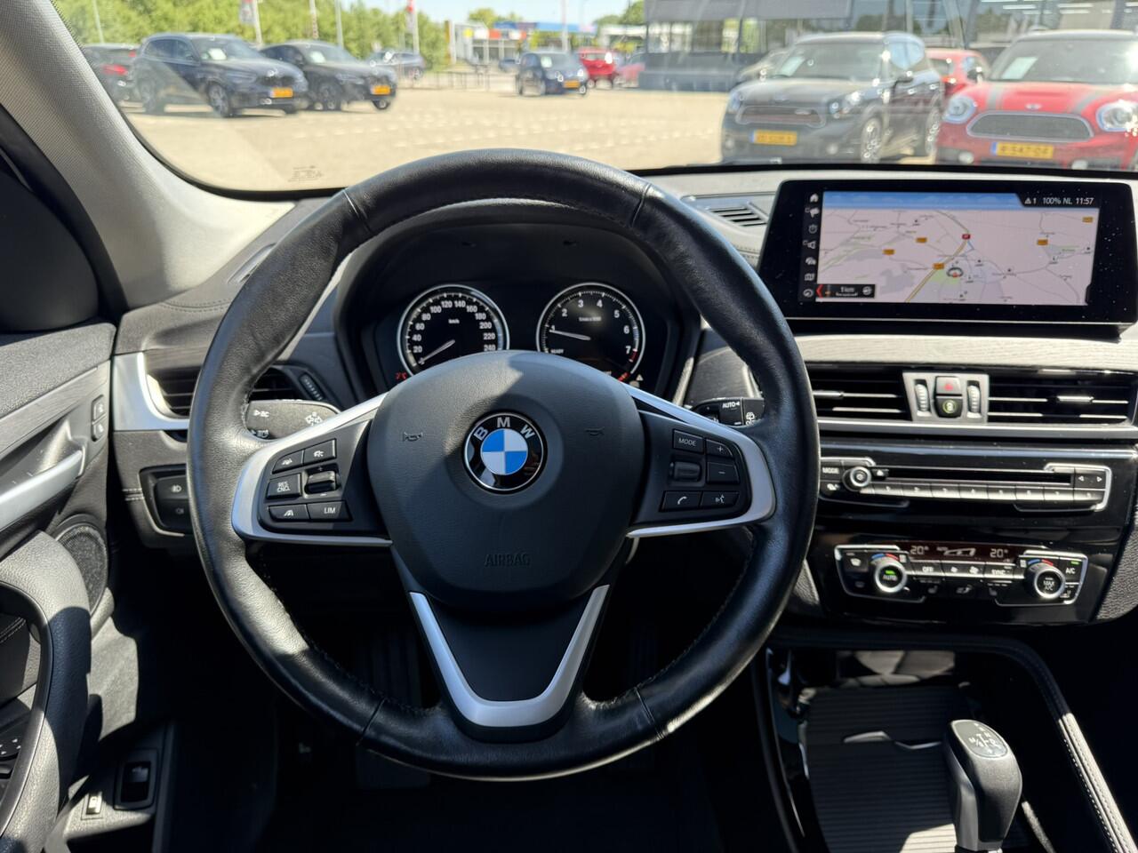 BMW X1 xDrive25e xLine Panoramadak Stuurverwarming Head-Up Display Achteruitrijcamera ACC