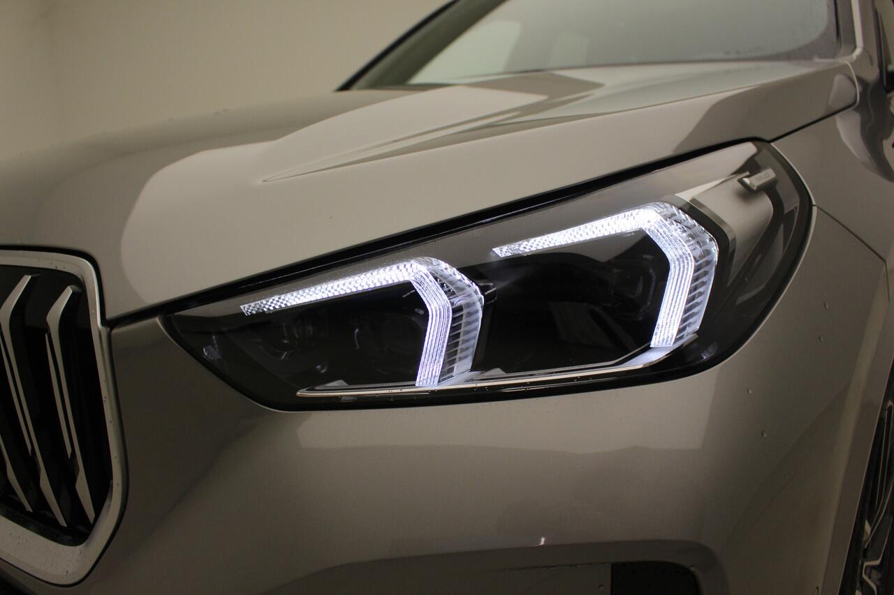 BMW X1 xDrive25e M-Sport | Panorama | Voorbereiding Driving Assistant Plus | Trekhaak | Camera