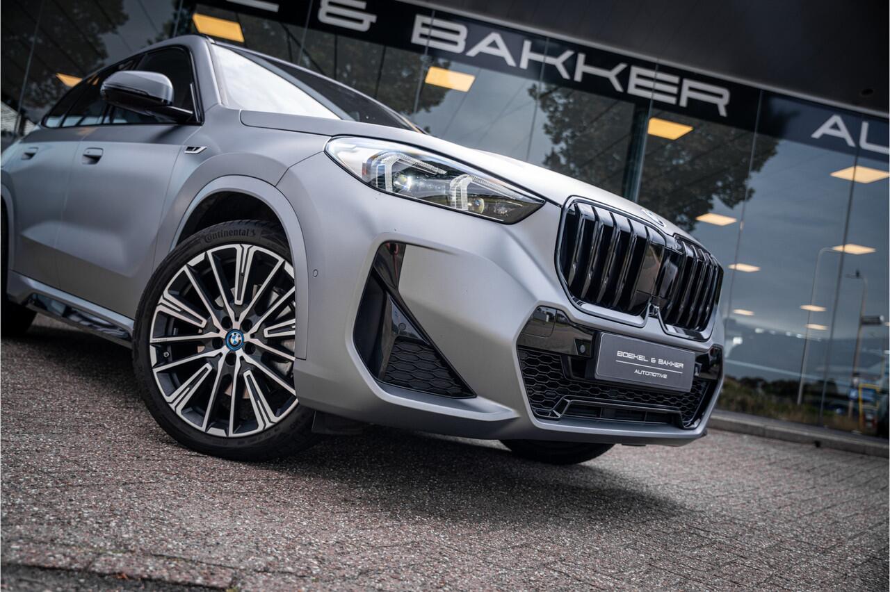 BMW X1 xDrive30e ** Panodak ** Innovation ** Driving Assistant NP 74K ** 1.800kg trekgewicht! Tot 98km elektrisch bereik