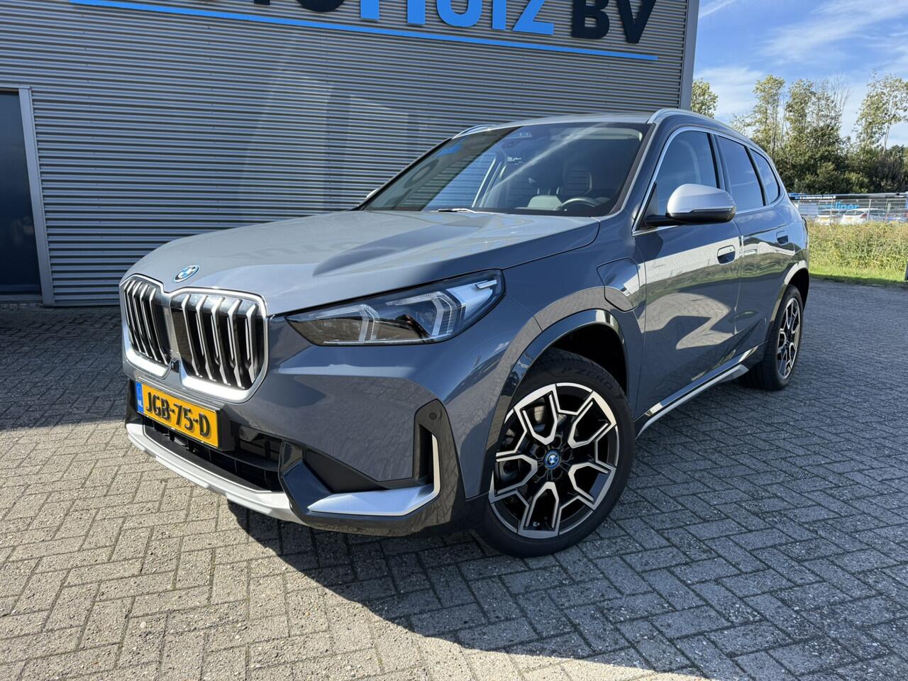 BMW X1 xDrive25e xLine Trekhaak Harman-Kardon Lederen interieur Elek. Stoelverstelling Head-Up Display 19 Inch 360 Gr Camera Keyless Entry