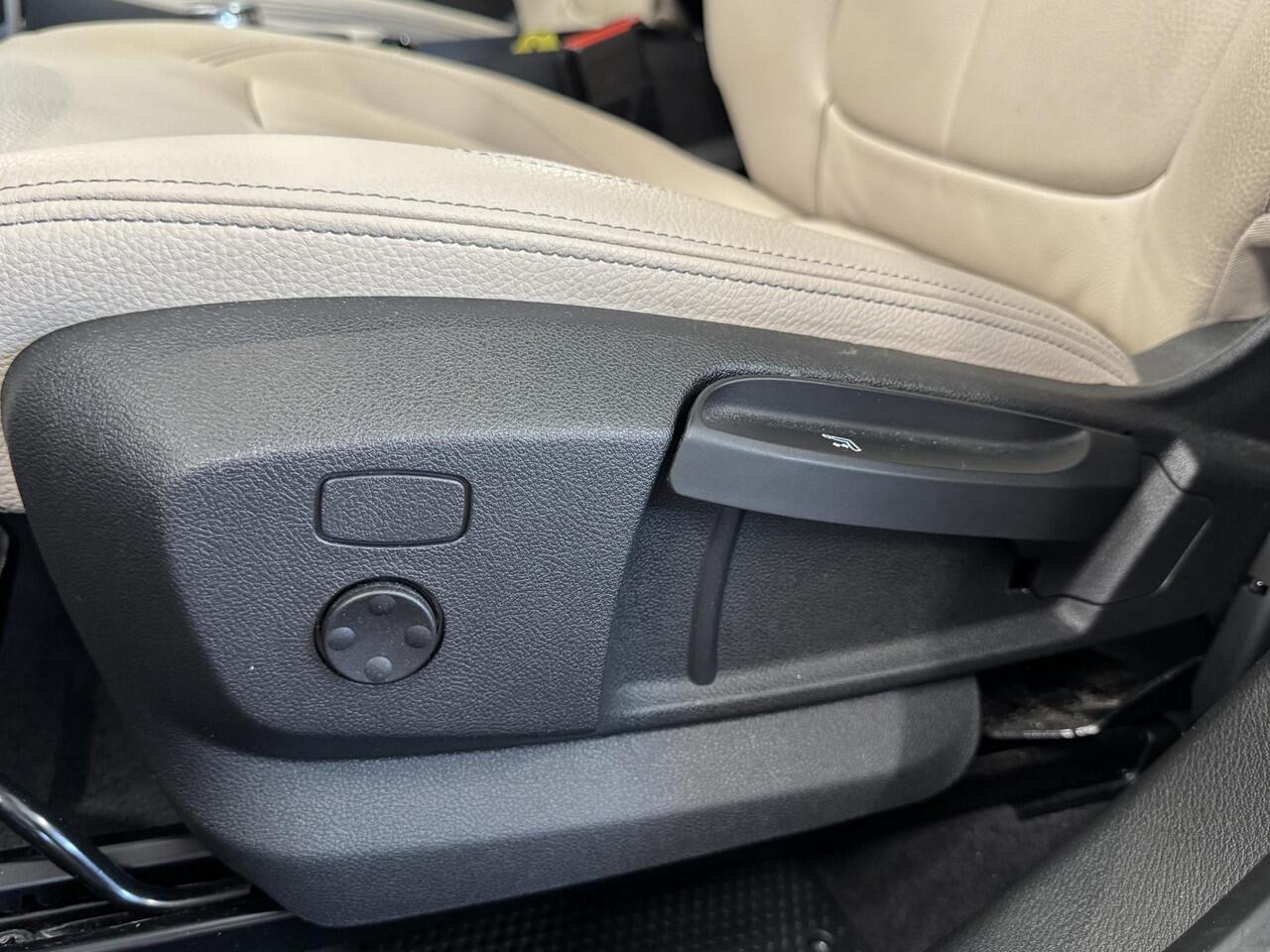 BMW X1 sDrive20i High Executive Edition Trekhaak | Pano | Navigatie | LED | Airco-Ecc | LM-Velgen |Stoelverwarming | Camera | ( Vestiging - Nieuwegein )