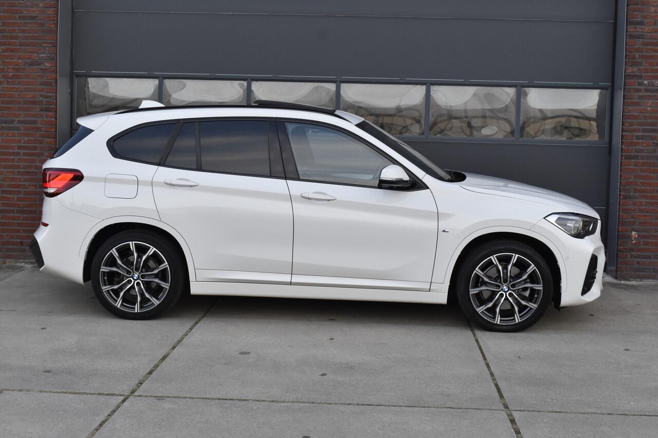 BMW X1 xDrive25e Executive Edition M-pakket Pano - CarPlay - Cruise - Trekhaak